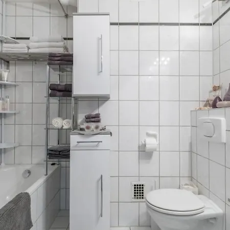 Private Apartment *