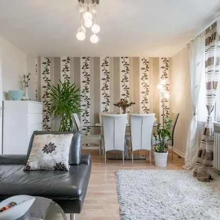 Private Apartment *